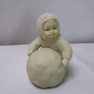 Snowbabies "I'm Making Snowballs" Vintage Department 56 Christmas Figurine